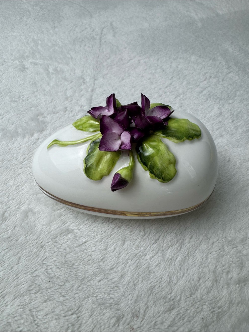 vintage Coalport bone china violet annual egg trinket box from 1982